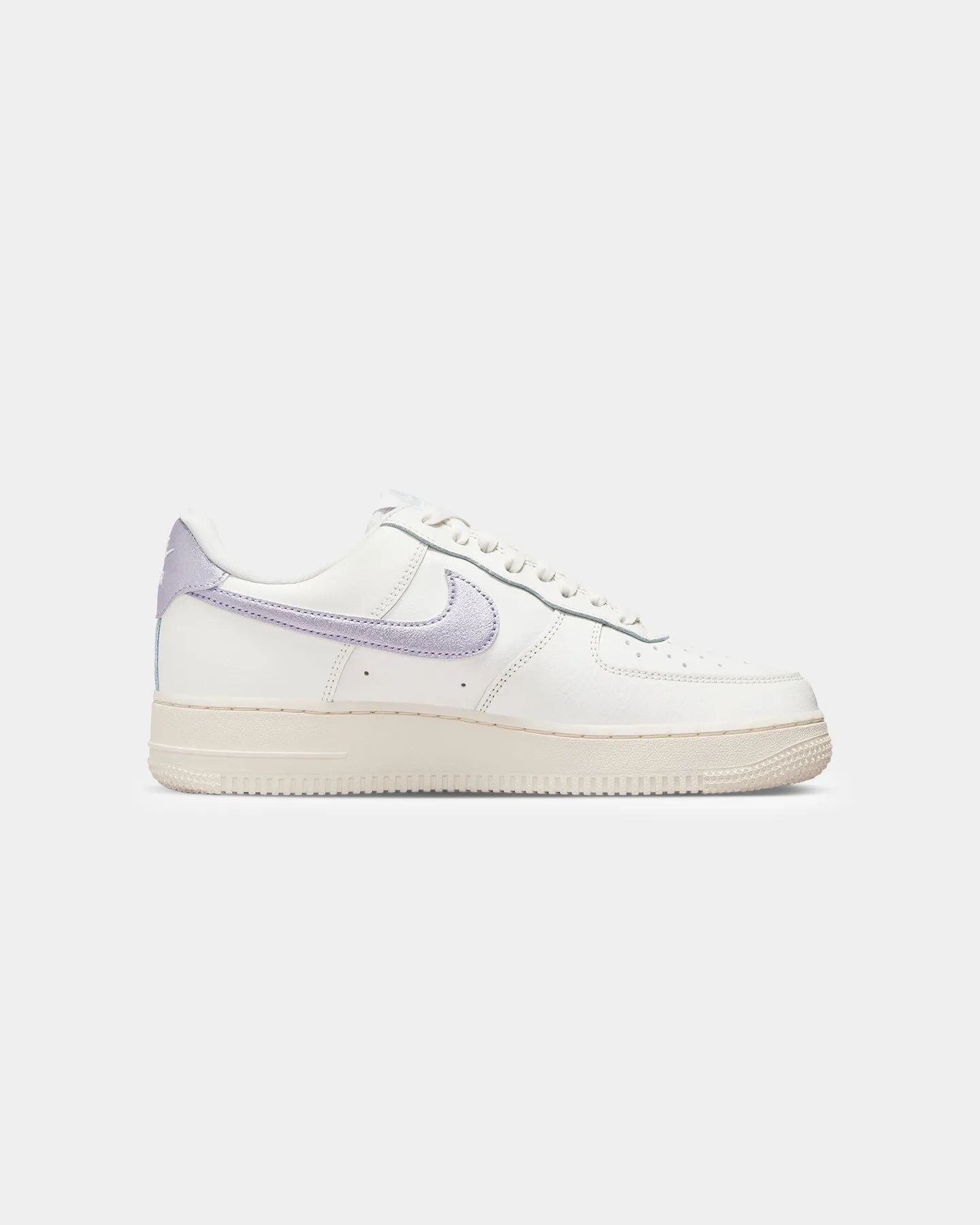 Nike Women's Air Force 1 '07 Essentials Sail/Oxygen Purple