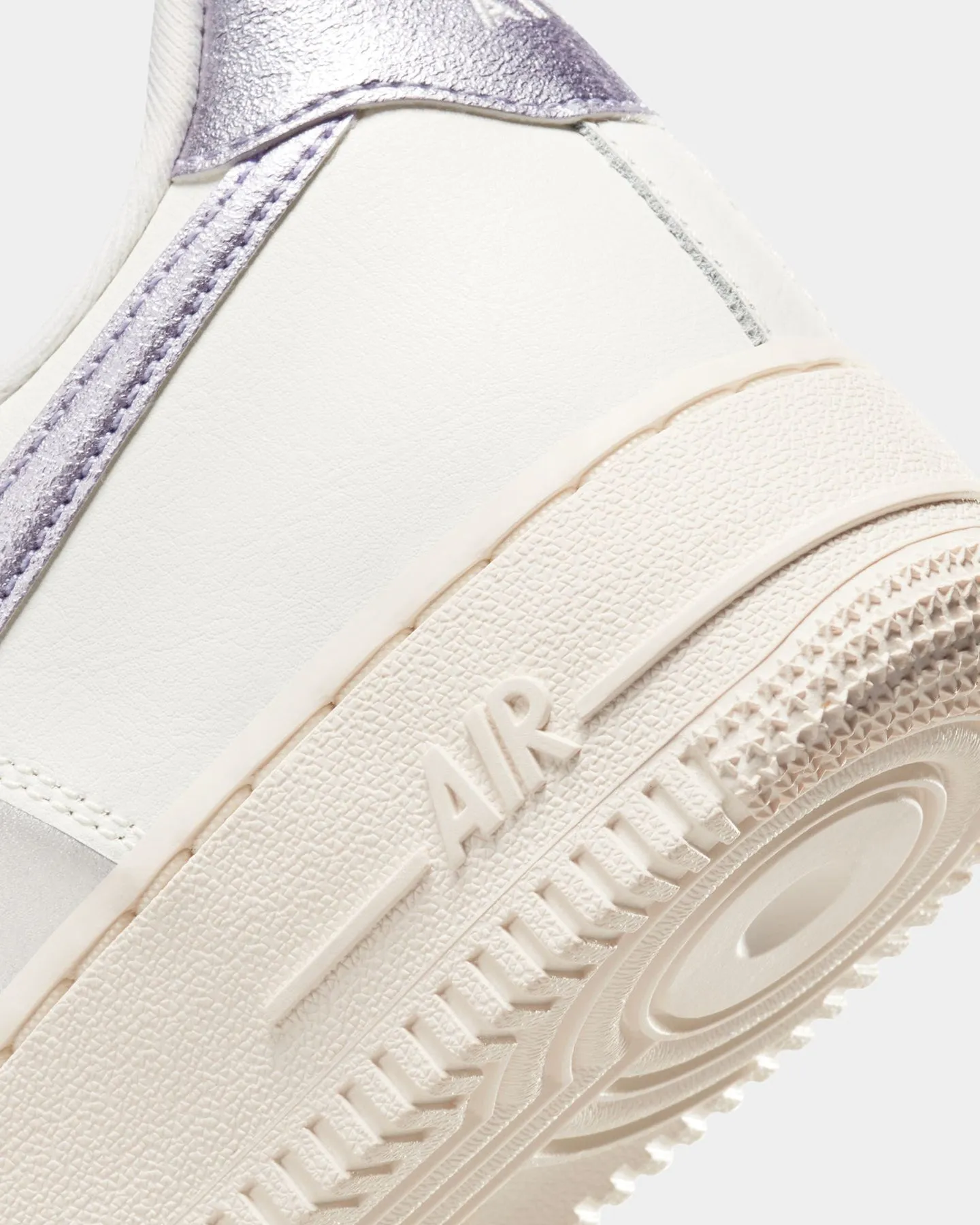 Nike Women's Air Force 1 '07 Essentials Sail/Oxygen Purple