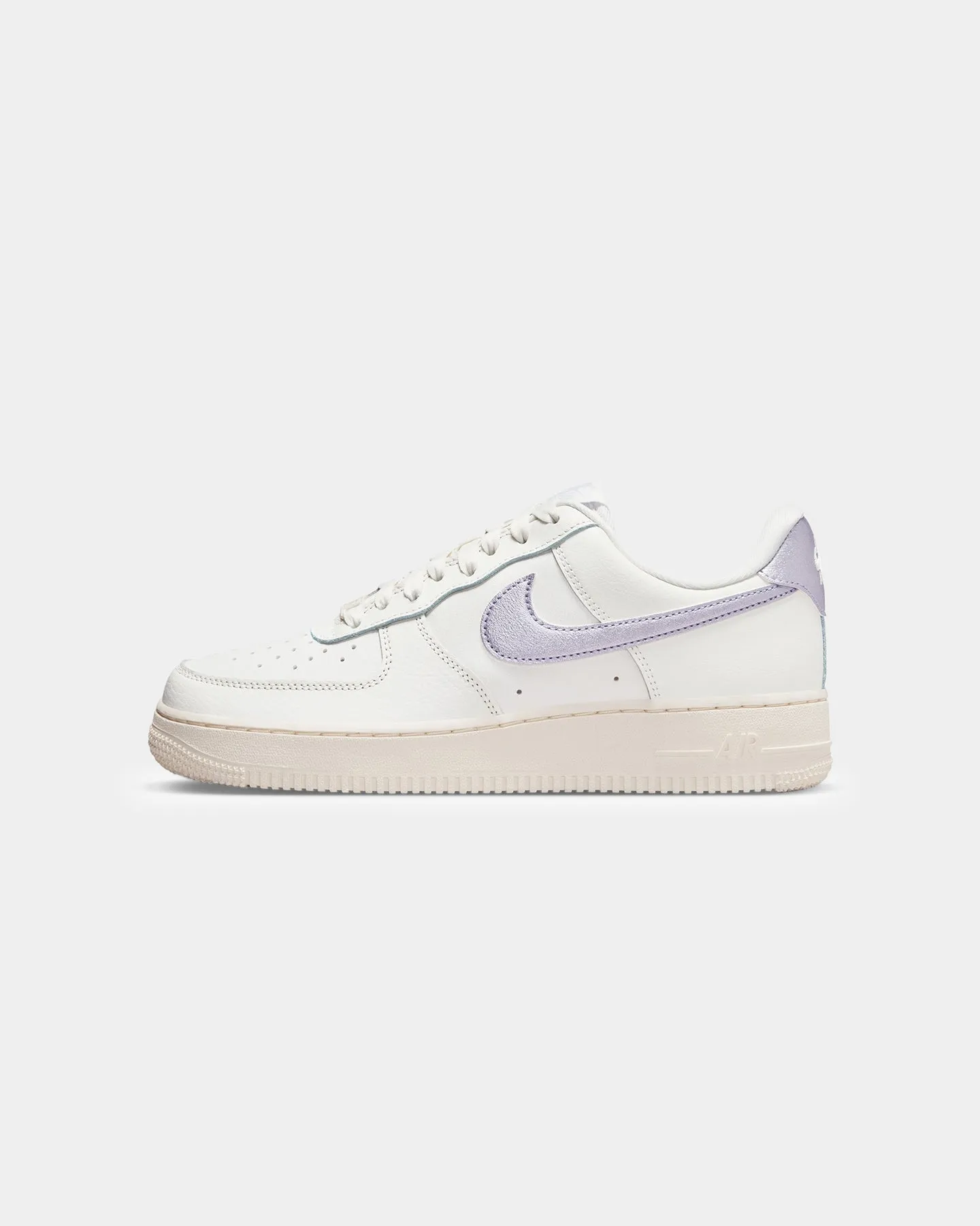 Nike Women's Air Force 1 '07 Essentials Sail/Oxygen Purple